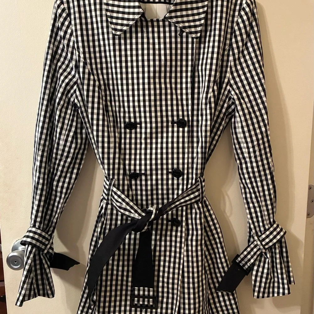 White House Black Market Black and White Gingham Trench Coat- like new . - Picture 5 of 10
